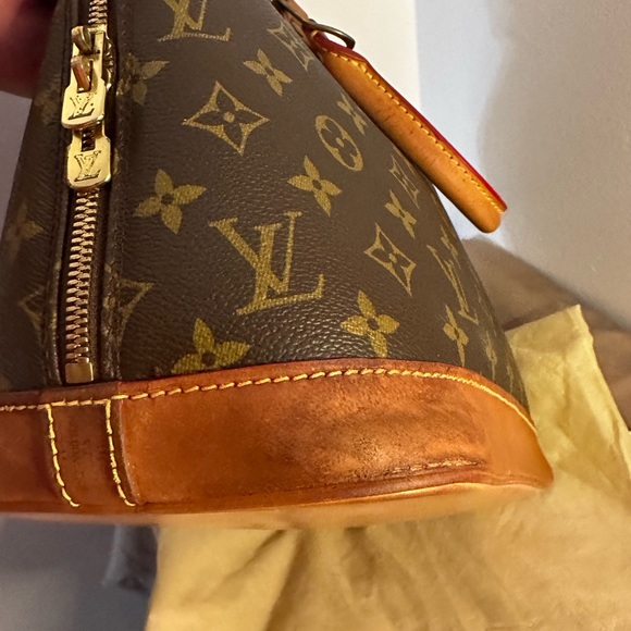 💯% Authentic Louis Vuitton Alma 30 - Picture 2 of 9